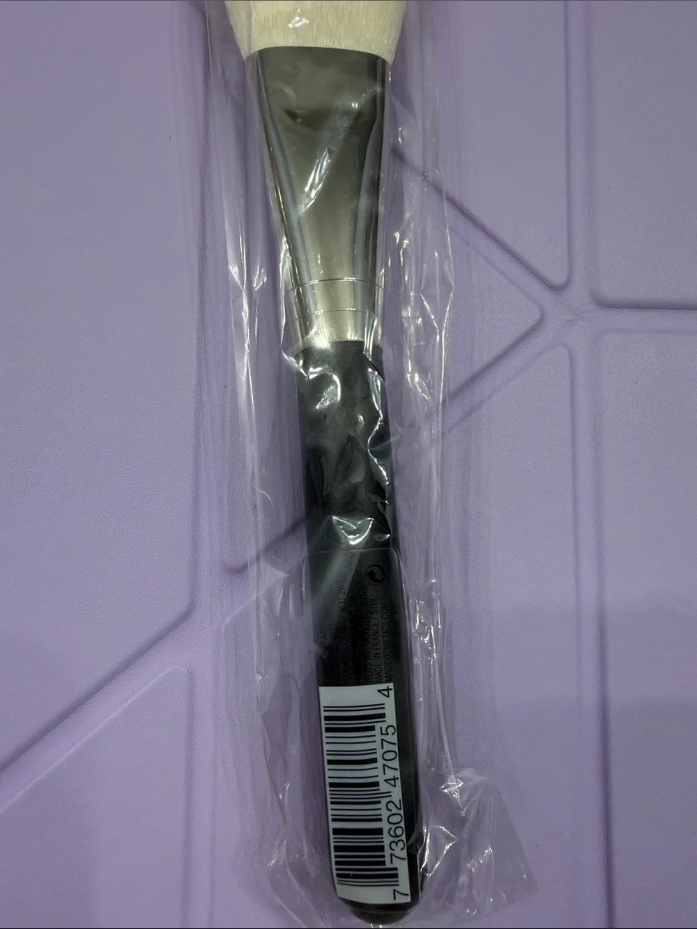 MAC 135S Powder Brush — Black Handle with Silver Ferrule and White Bristles